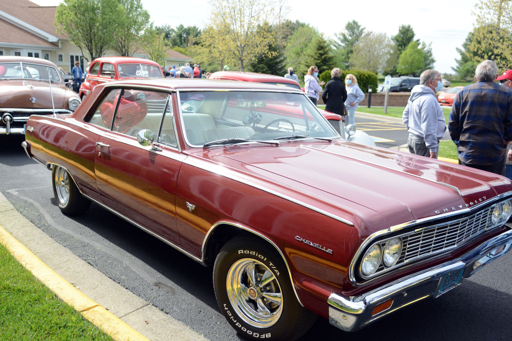 Oak Park Place classic car parade